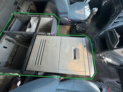 VOLVO Холодильник Volvo FH13 б/у (вид 4) VOLVO Холодильник Volvo FH13 б/у (фото, вид 4)