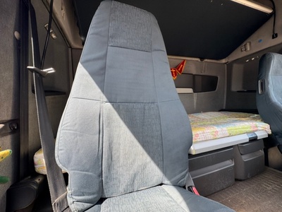 VOLVO Сиденье пассажирское механическое Volvo FH13 б/у (вид 5) VOLVO Сиденье пассажирское механическое Volvo FH13 б/у (фото, вид 5)