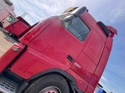 VOLVO Дверь в сборе левая Volvo FH13 б/у (вид 1) VOLVO Дверь в сборе левая Volvo FH13 б/у (фото, вид 1)