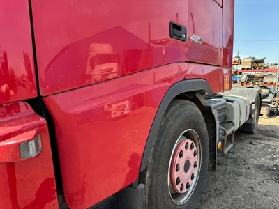 VOLVO Дверь в сборе левая Volvo FH13 б/у (вид 2) VOLVO Дверь в сборе левая Volvo FH13 б/у (фото, вид 2)