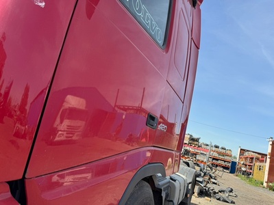 VOLVO Дверь в сборе левая Volvo FH13 б/у (вид 4) VOLVO Дверь в сборе левая Volvo FH13 б/у (фото, вид 4)