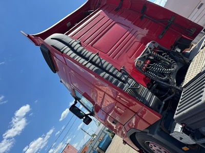 VOLVO Патрубок воздушного фильтра Volvo FH13 б/у (вид 2) VOLVO Патрубок воздушного фильтра Volvo FH13 б/у (фото, вид 2)