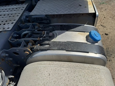 VOLVO Бак для AdBlue Volvo FH13 б/у (вид 2) VOLVO Бак для AdBlue Volvo FH13 б/у (фото, вид 2)