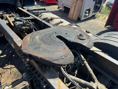 VOLVO Седло JOST 150мм Volvo FH13 б/у (вид 1) VOLVO Седло JOST 150мм Volvo FH13 б/у (фото, вид 1)