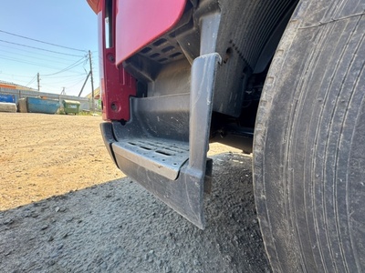 VOLVO Подножка левая Volvo FH13 б/у (вид 3) VOLVO Подножка левая Volvo FH13 б/у (фото, вид 3)
