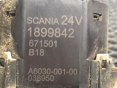 Scania Выключатель блокировки дифференциала Scania б/у (вид 3) Scania Выключатель блокировки дифференциала Scania б/у (фото, вид 3)