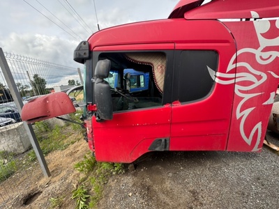 Scania Дверь в сборе левая Scania P360 б/у (вид 1) Scania Дверь в сборе левая Scania P360 б/у (фото, вид 1)