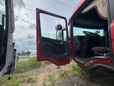 Scania Дверь в сборе левая Scania P360 б/у (вид 4) Scania Дверь в сборе левая Scania P360 б/у (фото, вид 4)