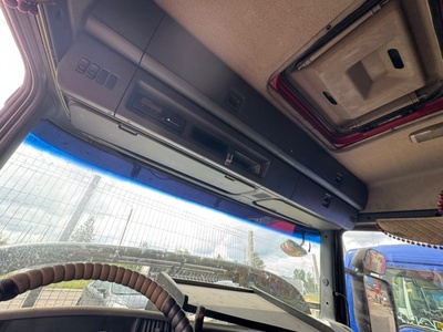 Scania Верхняя полка хранения (бардачок) в сборе Scania б/у (вид 1) Scania Верхняя полка хранения (бардачок) в сборе Scania б/у (фото, вид 1)