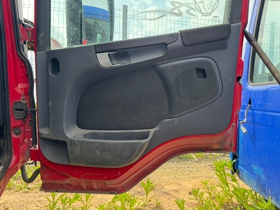 Scania Дверь в сборе правая Scania P360 б/у (вид 6) Scania Дверь в сборе правая Scania P360 б/у (фото, вид 6)