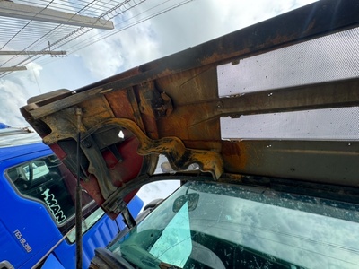 Scania Капот в сборе Scania P360 б/у (вид 3) Scania Капот в сборе Scania P360 б/у (фото, вид 3)