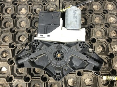 Renault Моторчик стеклоподъемника левый RENAULT T б/у (вид 7) Renault Моторчик стеклоподъемника левый RENAULT T б/у (фото, вид 7)