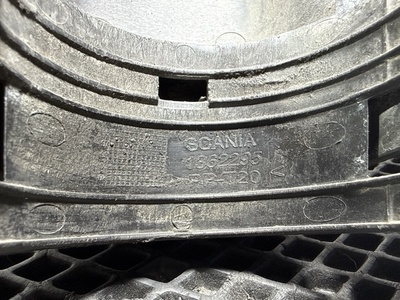 Scania Крышка электрических разъёмов Scania 4-Series б/у (вид 4) Scania Крышка электрических разъёмов Scania 4-Series б/у (фото, вид 4)