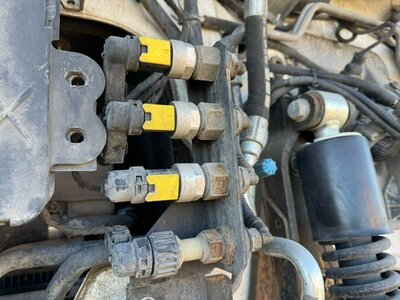 KAMAZ Датчики давления в сборе Камаз 5490 б/у (вид 2) KAMAZ Датчики давления в сборе Камаз 5490 б/у (фото, вид 2)