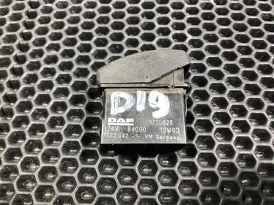 DAF Кнопка противотуманных фар DAF XF105 б/у (вид 1) DAF Кнопка противотуманных фар DAF XF105 б/у (фото, вид 1)