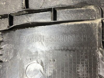KAMAZ Накладка на торпедо центральная Камаз К5 54901 б/у (вид 5) KAMAZ Накладка на торпедо центральная Камаз К5 54901 б/у (фото, вид 5)