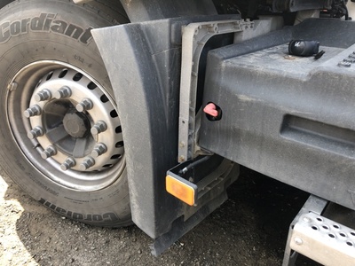 VOLVO Крыло переднее левое задняя часть Volvo FH4 б/у (вид 1) VOLVO Крыло переднее левое задняя часть Volvo FH4 б/у (фото, вид 1)