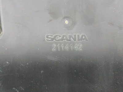 Scania Выпускной дефлектор на задней стенке кабины Scania б/у (вид 3) Scania Выпускной дефлектор на задней стенке кабины Scania б/у (фото, вид 3)