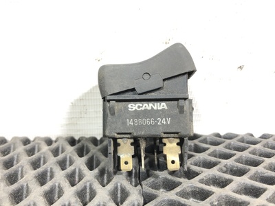 Scania Кнопка многофункциональная Scania 4-Series б/у (вид 1) Scania Кнопка многофункциональная Scania 4-Series б/у (фото, вид 1)