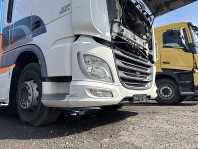 DAF Бампер передний (ноускат) DAF XF106 б/у (вид 2) DAF Бампер передний (ноускат) DAF XF106 б/у (фото, вид 2)