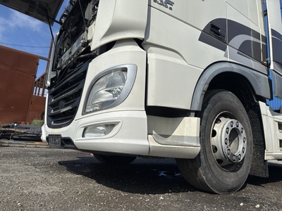 DAF Бампер передний (ноускат) DAF XF106 б/у (вид 3) DAF Бампер передний (ноускат) DAF XF106 б/у (фото, вид 3)