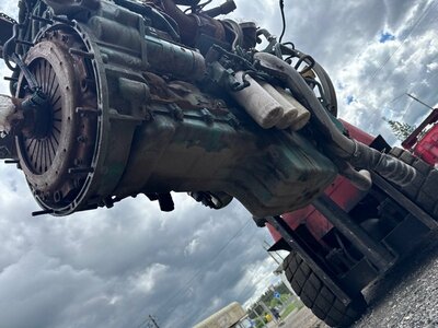 VOLVO Поддон двигателя Volvo FH13 б/у (вид 1) VOLVO Поддон двигателя Volvo FH13 б/у (фото, вид 1)