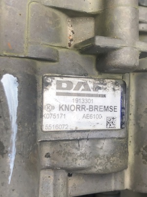 DAF Осушитель в сборе с 4х контурным краном DAF XF106 б/у (вид 2) DAF Осушитель в сборе с 4х контурным краном DAF XF106 б/у (фото, вид 2)