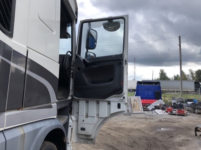 DAF Дверь в сборе правая DAF XF106 б/у (вид 4) DAF Дверь в сборе правая DAF XF106 б/у (фото, вид 4)