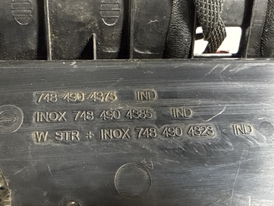 Renault Накладка порога правая RENAULT T б/у (вид 3) Renault Накладка порога правая RENAULT T б/у (фото, вид 3)