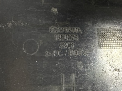 Scania Накладка подножки правая Scania 4-Series б/у (вид 2) Scania Накладка подножки правая Scania 4-Series б/у (фото, вид 2)