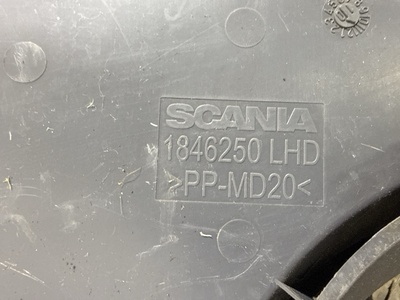 Scania Консоль центральная Scania G380 б/у (вид 3) Scania Консоль центральная Scania G380 б/у (фото, вид 3)