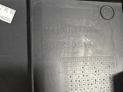 Renault Накладка декоративная левая RENAULT T б/у (вид 3) Renault Накладка декоративная левая RENAULT T б/у (фото, вид 3)