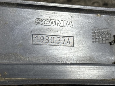Scania Накладка панели салона верхняя левая Scania G380 б/у (вид 3) Scania Накладка панели салона верхняя левая Scania G380 б/у (фото, вид 3)