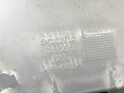 Scania Накладка центральной панели Scania 4-Series б/у (вид 6) Scania Накладка центральной панели Scania 4-Series б/у (фото, вид 6)