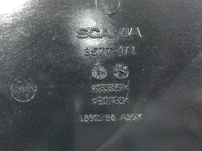 Scania Накладка торпедо Scania G380 б/у (вид 3) Scania Накладка торпедо Scania G380 б/у (фото, вид 3)