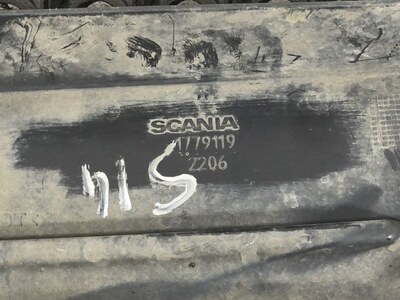 Scania Накладка корпуса подножек правая Scania б/у (вид 3) Scania Накладка корпуса подножек правая Scania б/у (фото, вид 3)
