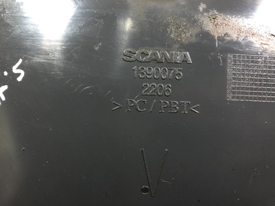 Scania Накладка корпуса подножки левая Scania 4-Series б/у (вид 2) Scania Накладка корпуса подножки левая Scania 4-Series б/у (фото, вид 2)