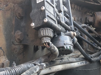 VOLVO Кран уровня пола главный Volvo FH13 б/у (вид 1) VOLVO Кран уровня пола главный Volvo FH13 б/у (фото, вид 1)