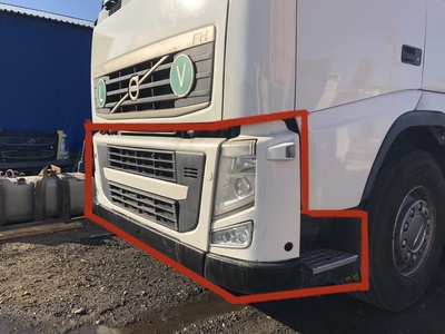 VOLVO Бампер передний в сборе (ноускат) Volvo FH13 б/у (вид 2) VOLVO Бампер передний в сборе (ноускат) Volvo FH13 б/у (фото, вид 2)