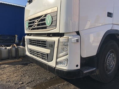 VOLVO Бампер передний в сборе (ноускат) Volvo FH13 б/у (вид 3) VOLVO Бампер передний в сборе (ноускат) Volvo FH13 б/у (фото, вид 3)