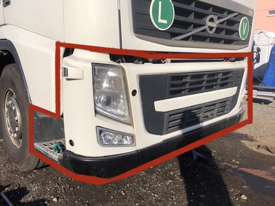 VOLVO Бампер передний в сборе (ноускат) Volvo FH13 б/у (вид 4) VOLVO Бампер передний в сборе (ноускат) Volvo FH13 б/у (фото, вид 4)