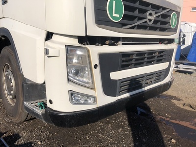 VOLVO Бампер передний в сборе (ноускат) Volvo FH13 б/у (вид 5) VOLVO Бампер передний в сборе (ноускат) Volvo FH13 б/у (фото, вид 5)