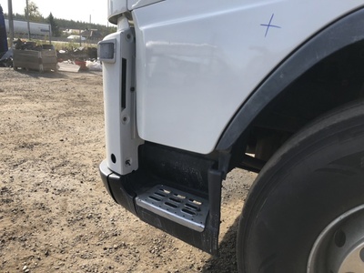 VOLVO Бампер передний в сборе (ноускат) Volvo FH13 б/у (вид 9) VOLVO Бампер передний в сборе (ноускат) Volvo FH13 б/у (фото, вид 9)