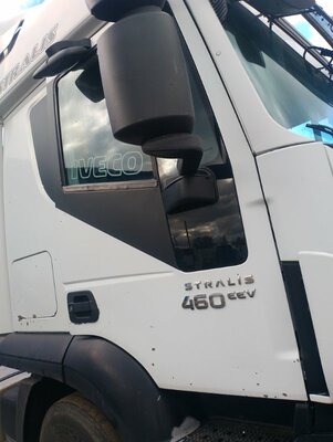 Iveco Дверь в сборе правая Iveco Stralis б/у (вид 1) Iveco Дверь в сборе правая Iveco Stralis б/у (фото, вид 1)