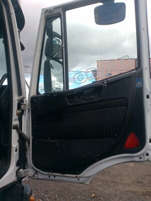 Iveco Дверь в сборе правая Iveco Stralis б/у (вид 3) Iveco Дверь в сборе правая Iveco Stralis б/у (фото, вид 3)