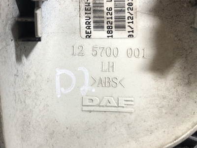 DAF Накладка зеркала DAF XF106 б/у (вид 2) DAF Накладка зеркала DAF XF106 б/у (фото, вид 2)