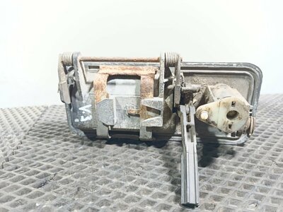 VOLVO Ручка двери наружная левая VOLVO FH13 б/у (вид 2) VOLVO Ручка двери наружная левая VOLVO FH13 б/у (фото, вид 2)