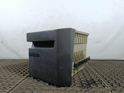 VOLVO Вещевой ящик левый малый Volvo FH4 б/у (вид 2) VOLVO Вещевой ящик левый малый Volvo FH4 б/у (фото, вид 2)