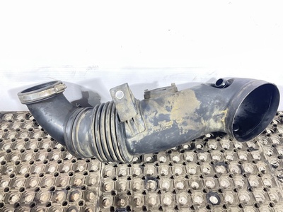 Scania Патрубок воздушного фильтра Scania б/у Scania Патрубок воздушного фильтра Scania б/у (фото)