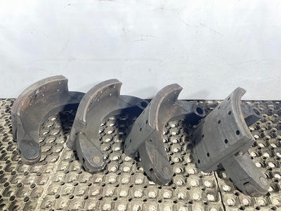 Scania Комплект передних тормозных колодок Scania б/у Scania Комплект передних тормозных колодок Scania б/у (фото)